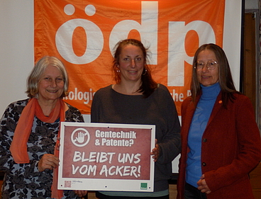 Auf dem Foto von links nach rechts: Christine Mehlo-Plath, Carolin Pagel, Stadträtin Anna-Maria Kirsch