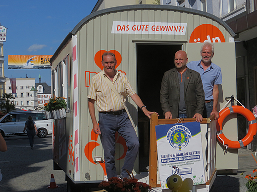 Kreisvorstand der ÖDP Rosenheim Josef Fortner, Bundesvorsitzender Christian Rechholz und Direktkandidat für den Landkreis Rosenheim Kreisrat Ludwig Maier