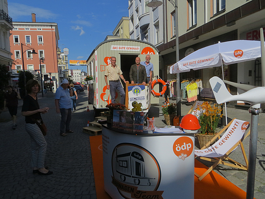 ÖDP Bauwagen in der Fußgängerzone von Rosenheim