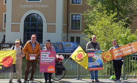 Mahnwache vor der Rosenheimer CSU-Geschäftsstelle